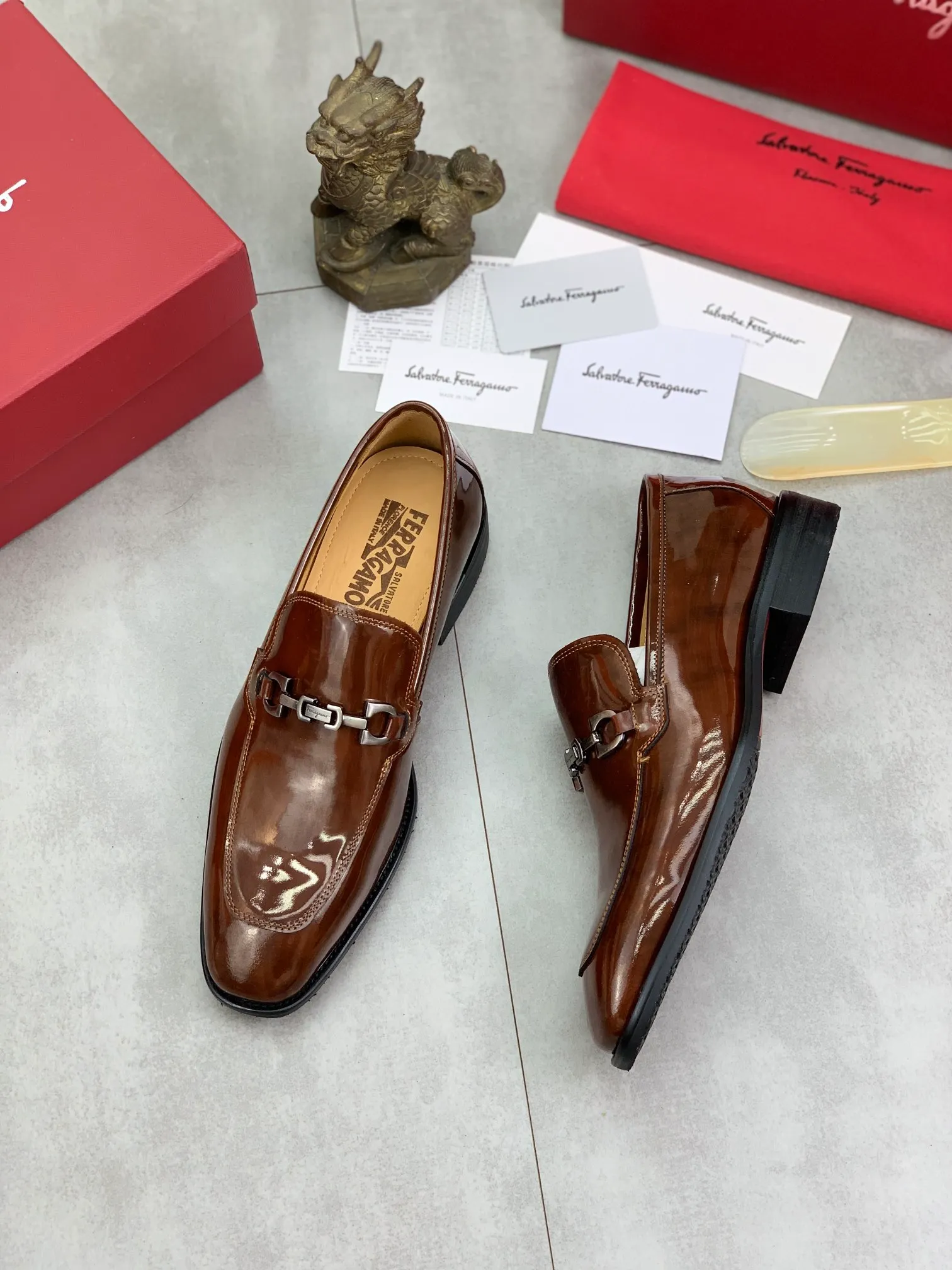 Men's Men's Shoes 💰P460💰[New Style] Water-dyed Niuli 🆘[Salvatore Ferragamo] Ferragamo's latest casual business leather shoes for men! Available at counters simultaneously! The fabric is made of specially imported original pebbled calfskin, and the lining is made of imported water-dyed cowhide. It is absolutely luxurious and leads the fashion trend. Matching code: 38-45 (46 can be customized) Black, brown and burgundy colors available